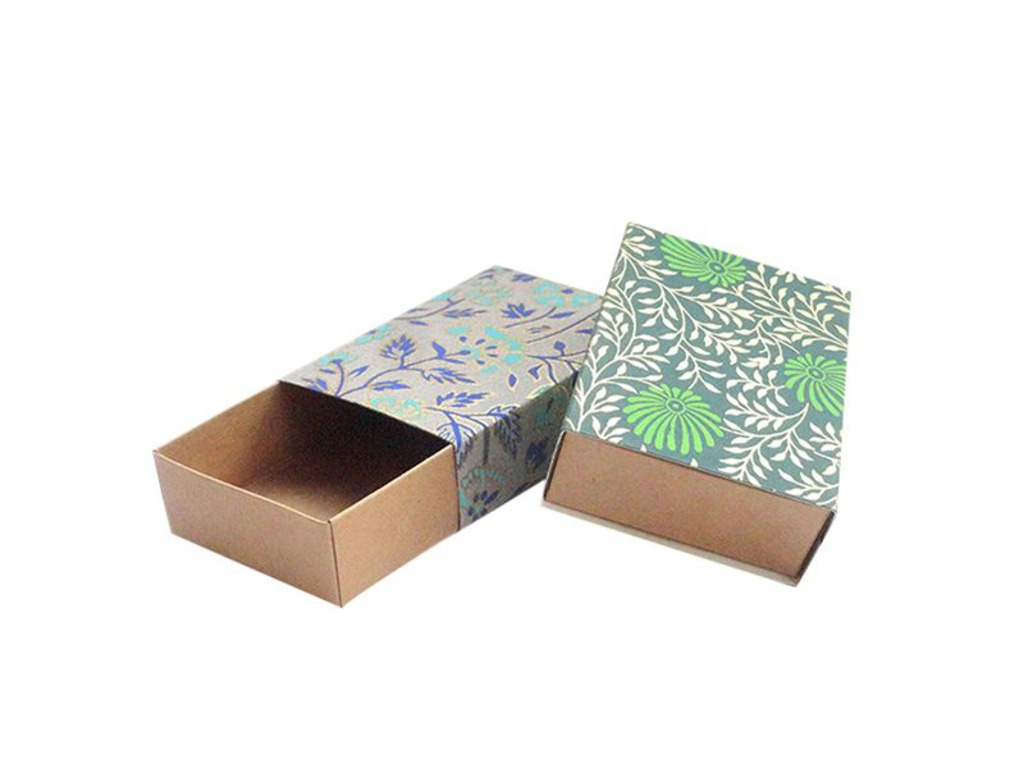 custom-boxes-with-logo