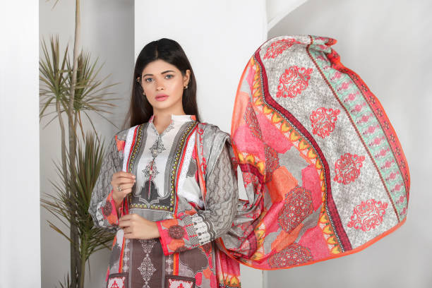 women's Pakistani clothes