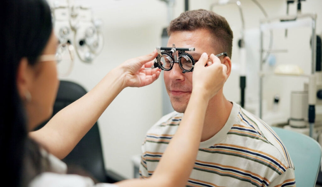 Eye checkup in Fort Wayne